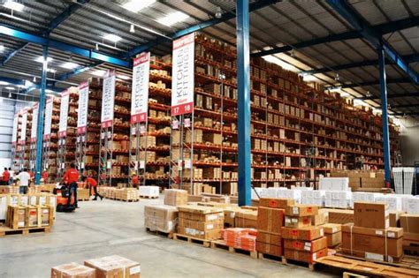 prosedur bongkar muat barang container pelabuhan  gudang