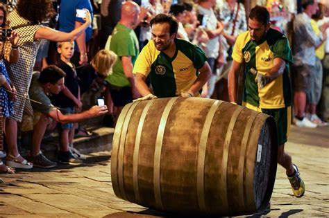 Corsa Delle Botti Di Suvereto Palio Dellimperatore Borghi Toscana