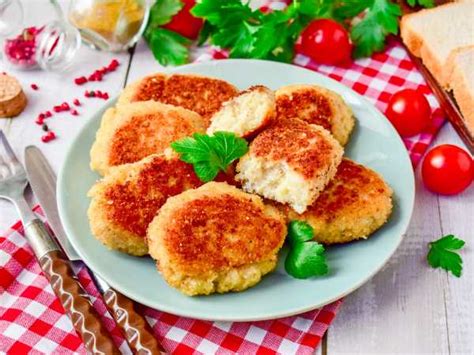 Рыбные котлеты из трески с манкой — рецепт с фото пошагово