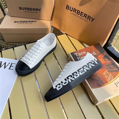 Кеды Burberry - купить с доставкой по выгодным ценам в интернет ...