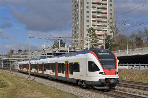 RABe 523 036 auf der S3 fährt Richtung Bahnhof SBB Bahnbilder de