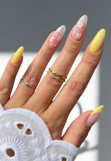 42 Cute Spring Nail Art Inspirations Yellow Nails Daisy On Sheer Nails