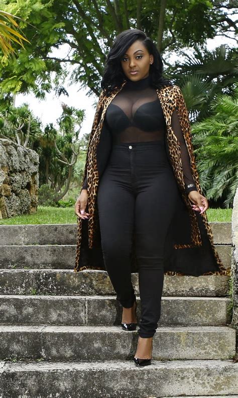 Black Is A Statement Colour Curvy Girl Outfits Chic Outfits Plus Size