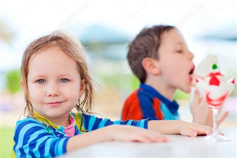 Kids eating ice cream — Stock Photo © shalamov #9649349