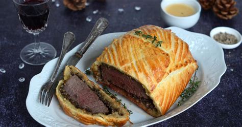 Recette Rôti de bœuf en croûte feuilletée et farce aux champignons