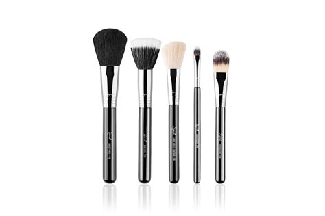 15 Best Makeup Brushes For Your Entire Beauty Routine (2020)