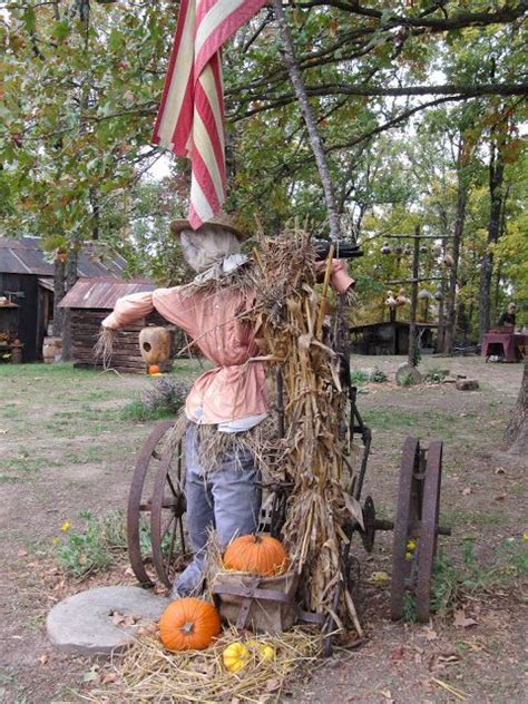 113 Best Scarecrows Images On Pinterest Gardening Scarecrow Ideas