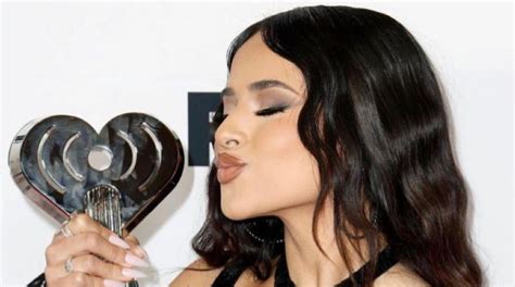 Becky G Reaparece Sin Anillo Tras Disculpas Por Infidelidad El Comercio