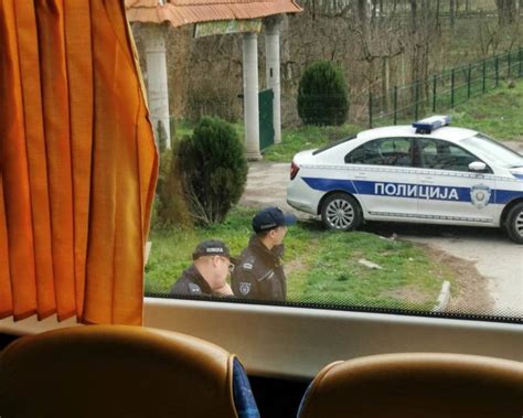 Policija U Lebanu I Leskovcu Zaustavlja Autobuse I Kombije S