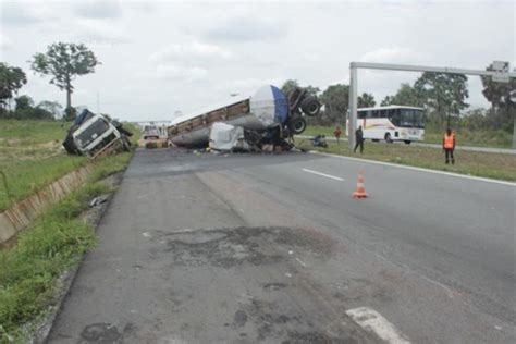 Deux passagers tués en Côte dIvoire après la collision entre des