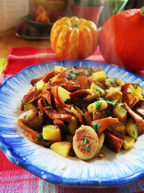 Poêlée De Lactaires Délicieux Pommes De Terre Châtaignes Et Pommes