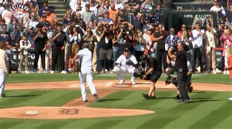 Miguel Cabrera’s parents threw out the first pitch to him in last ...