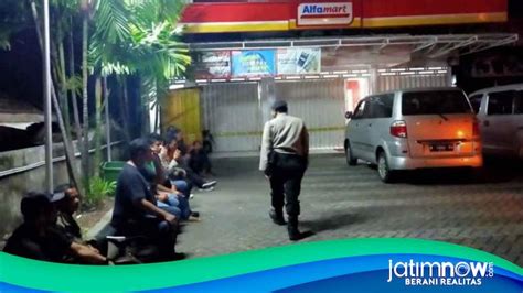 Menang Duel Dua Rampok Bersajam Gasak Uang Puluhan Juta Dari Alfamart