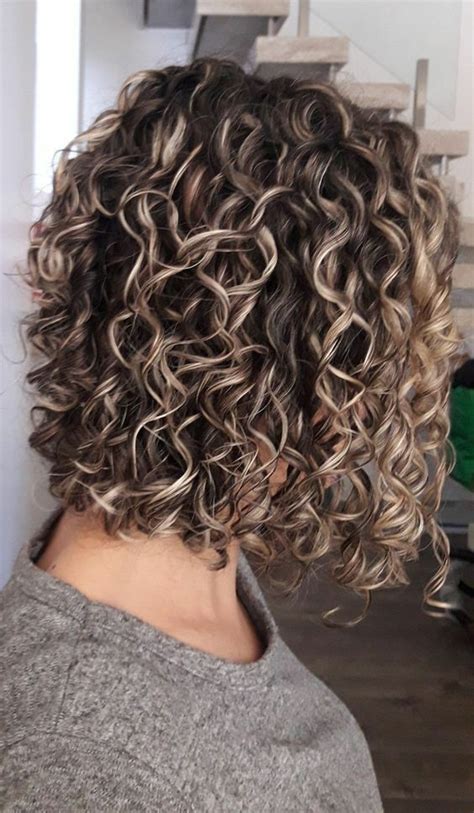 Como Lavar Corretamente O Cabelo Cacheado Veja 6 Dicas Simples