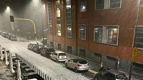 Milano Temporale Con Grandine Record Nella Notte Il Secolo XIX