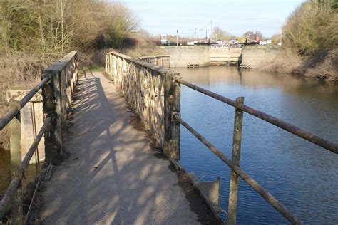 Footbridge Beside The River Severn Philip Halling Cc By Sa