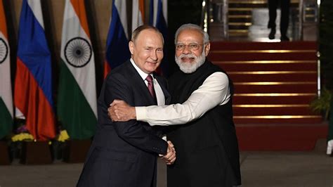 Pm Modi Speaks To Putin Discusses Global Issues Assures Indias