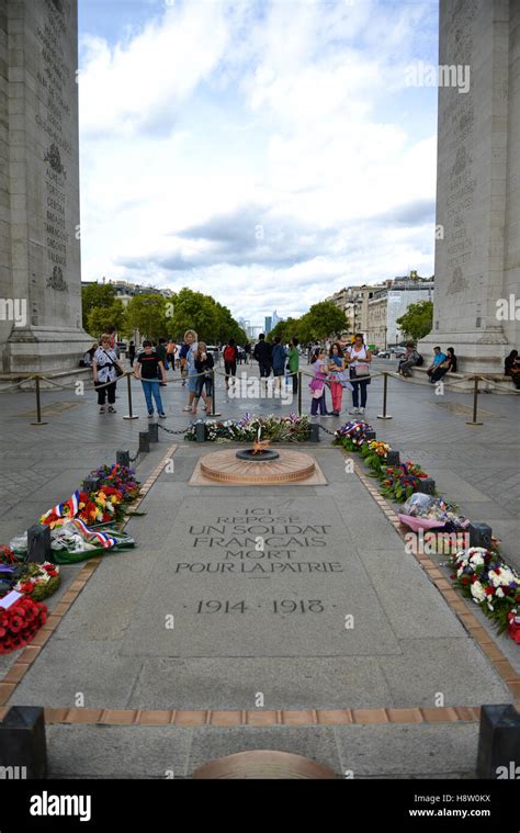 Paris Grab Unbekannten Soldaten Fotos Und Bildmaterial In Hoher