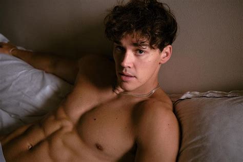 Horny For Sexy Celebs On Twitter That Look On Noah S Gorgeous Face As He S Waiting For You In