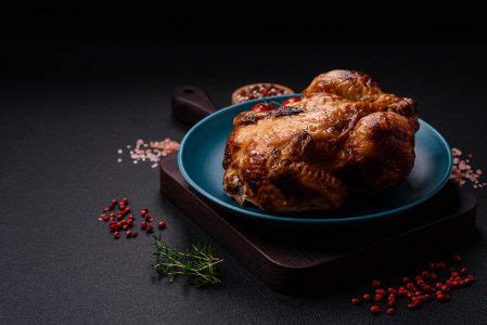 Frango Assado Inteiro Delicioso E Crocante Legumes Sal E