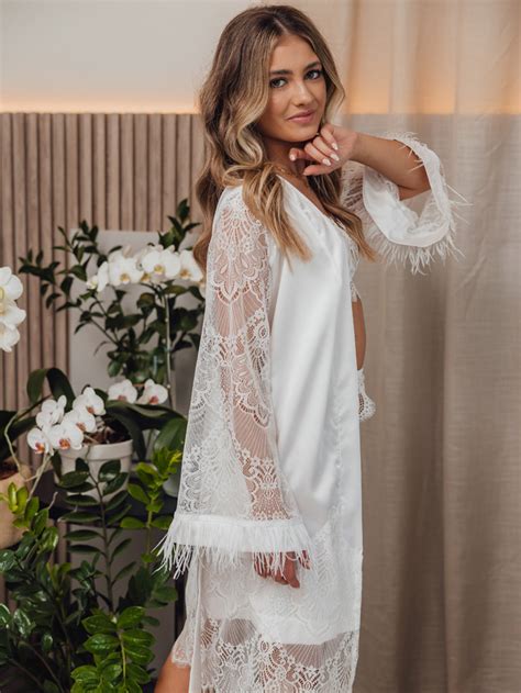 Robe Glamour Plumas Curto Off White Oui Lingerie Peças feitas à mão muito amor e