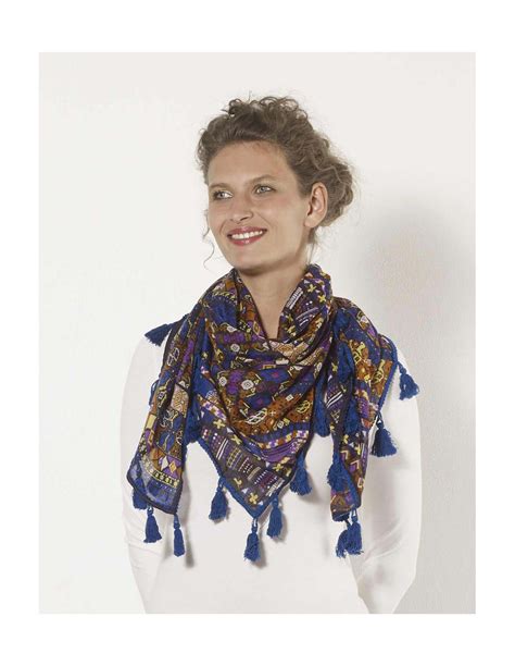 Foulard léger imprimé finitions pompons