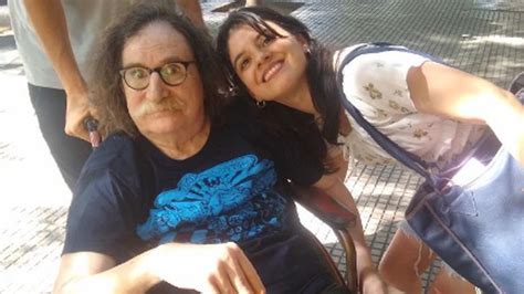 Charly García reapareció en público y se sacó fotos con los fanáticos