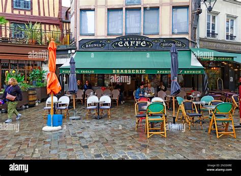 Rouen Es Una Ciudad En El R O Sena En El Norte De Francia Es La