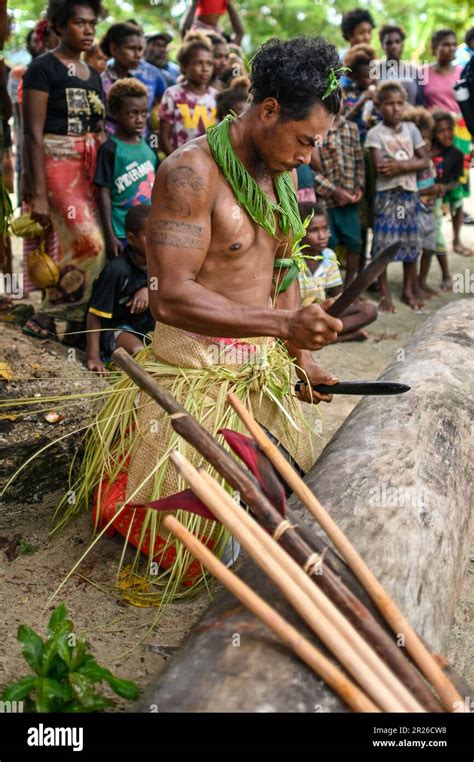 Las danzas tradicionales de los pueblos indígenas en la isla de Utupua