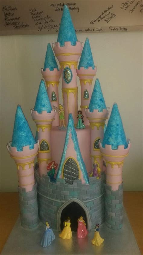 disneyland cake - Decorated Cake by Rianne - CakesDecor