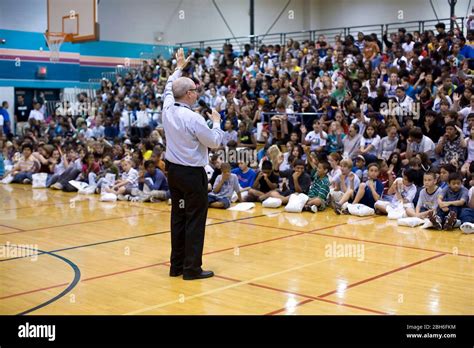 Pflugerville Texas Usa June 2 2008 A Middle School Principal Speaks