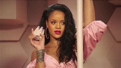 Rihanna busca IPO para empresa de lingerie avaliada em US 3 bilhões