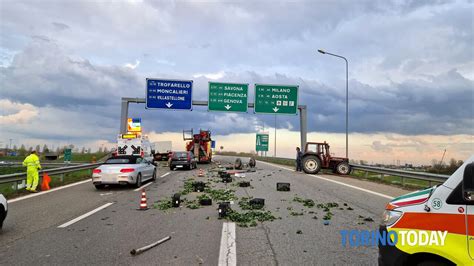 Incidente Sul Raccordo Di Moncalieri A San Paolo Scontro Tra Camion E