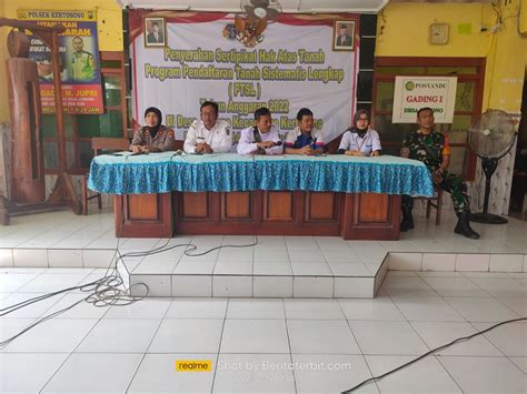 Plt Bupati Nganjuk Kembali Bagikan Sertifikat Program PTSL Tahun 2022