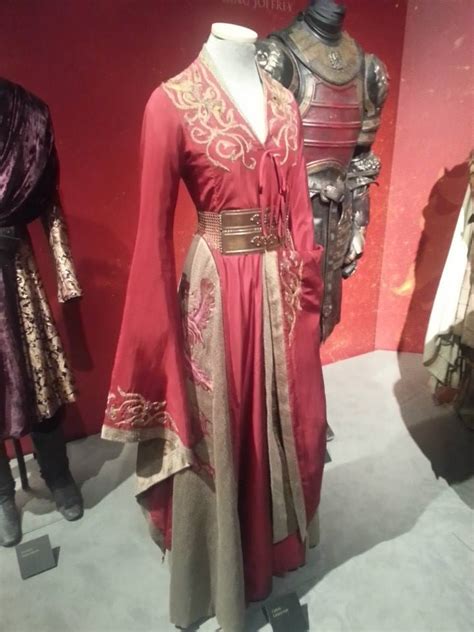 Lannister costumes (The one in the foreground is Cersei Lannister's) | Dress pattern, Fashion ...