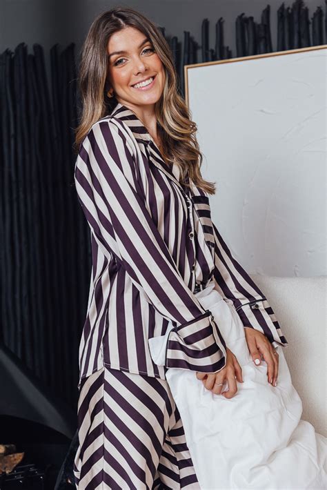 Pijama Copacabana Listrado Longo Preto Oui Lingerie Peças feitas à mão muito amor e carinho