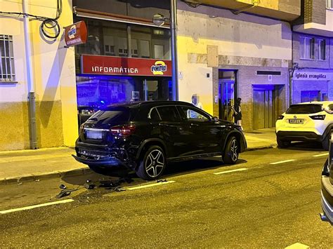 Circula Borracho Choca Contra Varios Coches Y Pretende Darse A La Fuga