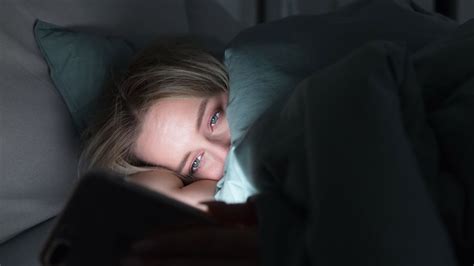 Your Phones Blue Light Wont Actually Stop You Sleeping According To An Expert But Your