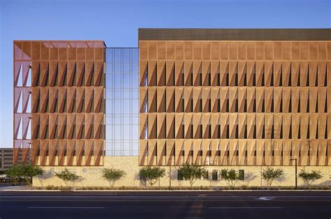 The University Of Arizona Cancer Center At Dignity Health St Josephs