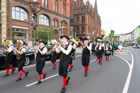 Marsch Zum Rathaus Sch Tzenfest Impressionen Vom Freitag