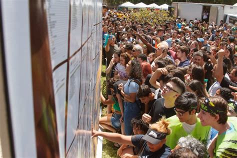 Aprovados No Vestibular Da Ufpr Fazem A Festa No Tradicional Banho De