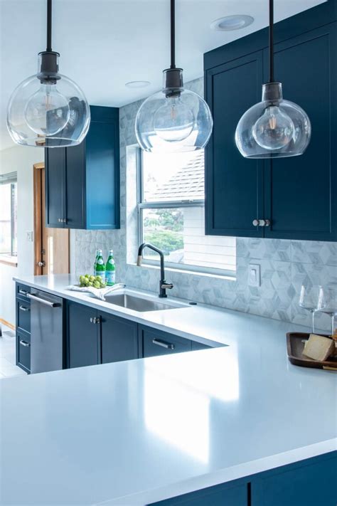 24+ Inspiring White Countertops With Blue Cabinets