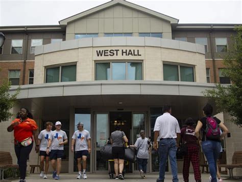 UTA students return to campus during Move-In Event | News ...