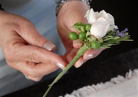 How To Make A Boutonniere Diy Boutonniere Floral Wedding Corsage