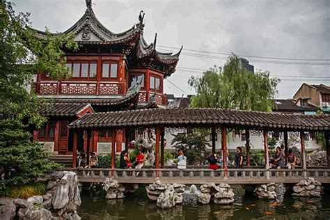 Yuyuan Garden: A 400-Year-Old Oasis in Shanghai 🌿🏯