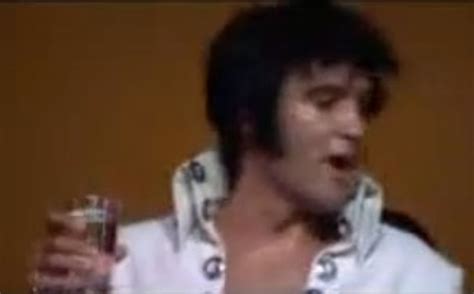 Elvis Presley – Suspicious Minds [VIDEO]