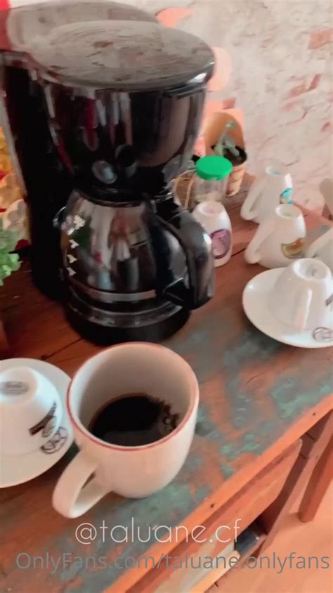 Taluane Showing Off Naked While Making Breakfast CNNAMADOR