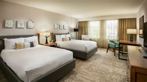 Tempe Hotel Rooms & Suites Near Phoenix Zoo | Tempe Mission Palms