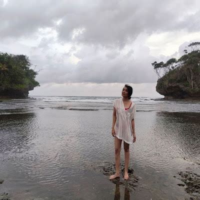 Pamer Foto Cuman Pakai Bikini Tesa Kaunang Yang Penting Gak Vulgar