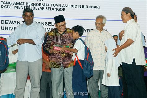 MB LZS Salur Lebih RM33 2 Juta Ringan Beban Lebih 60 000 Anak Asnaf